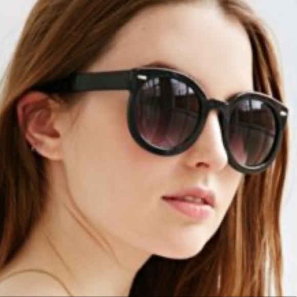 Urban Outfitters Accessories - Urban Outfitters Black Emma Sunglasses